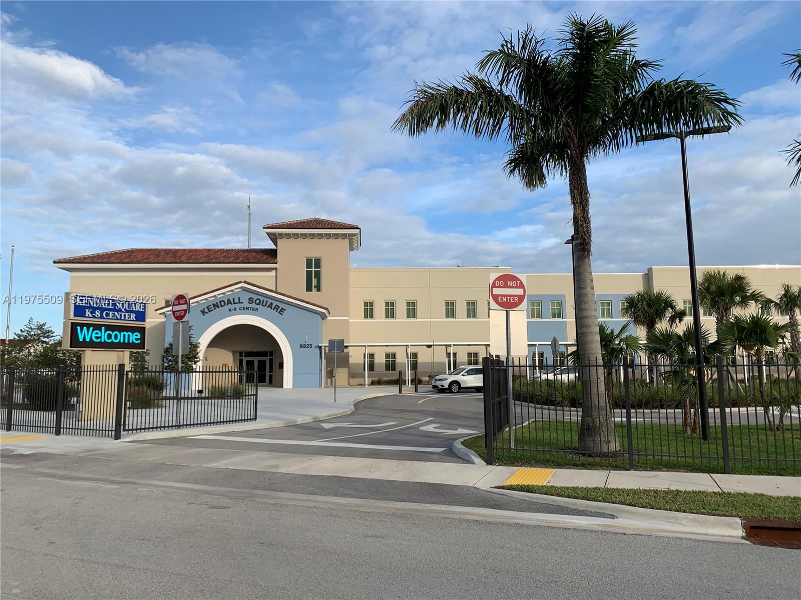 KENDALL COMMONS TOWNHOMES - Residential Lease