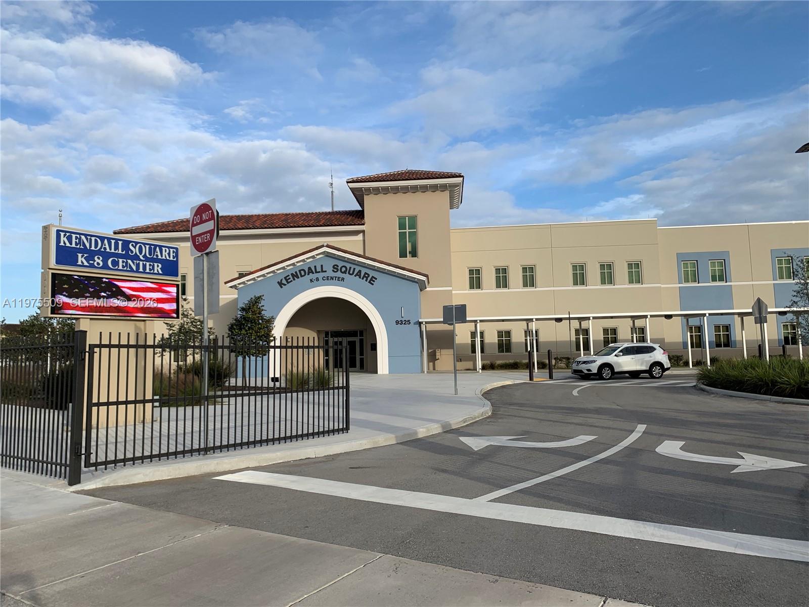 KENDALL COMMONS TOWNHOMES - Residential Lease