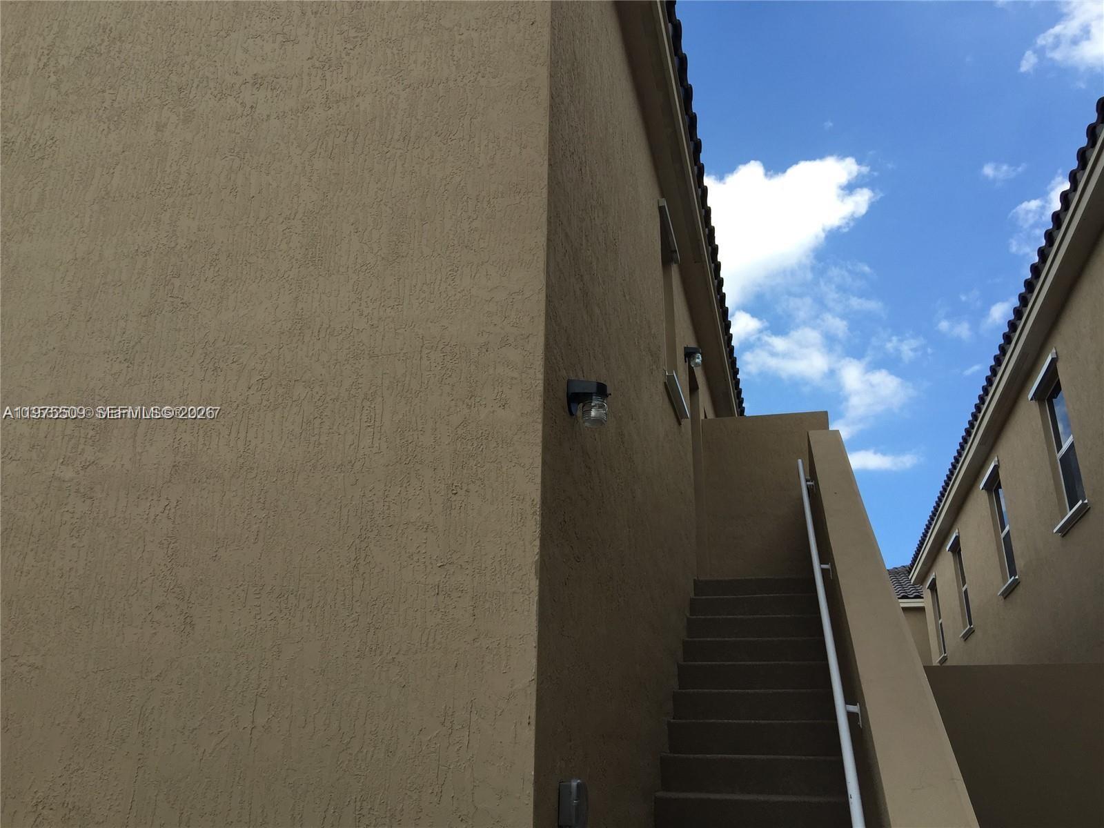 KENDALL COMMONS TOWNHOMES - Residential Lease