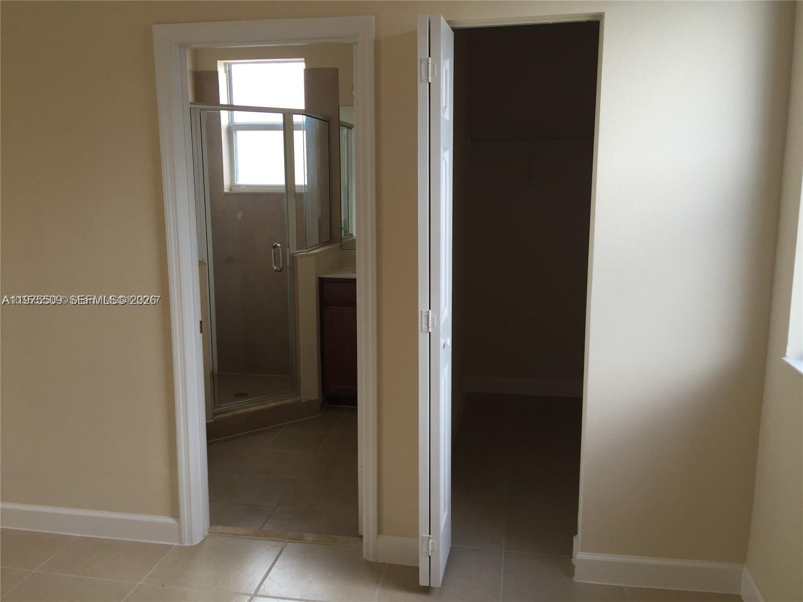 KENDALL COMMONS TOWNHOMES - Residential Lease