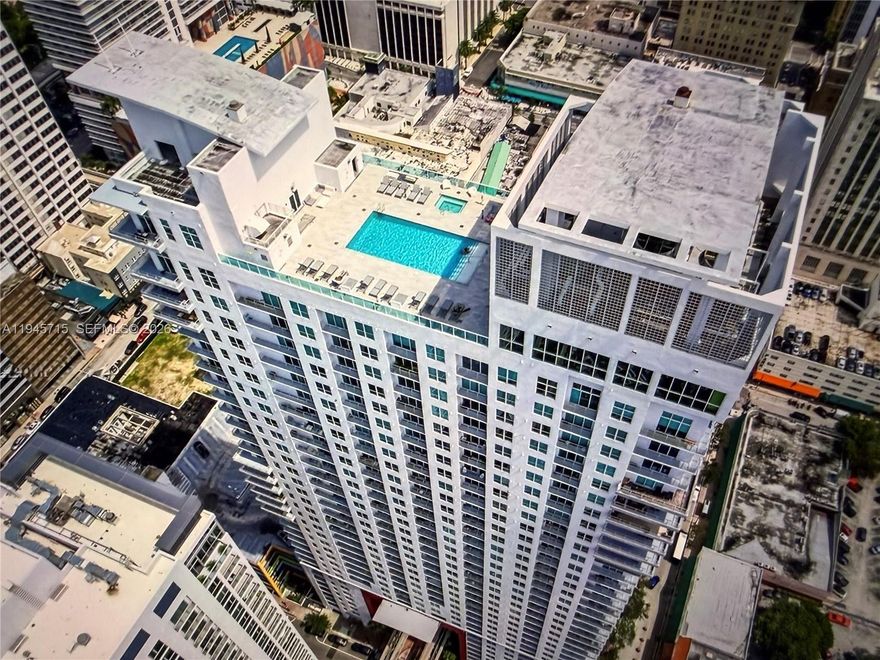 Beautiful 1-Bedroom, 1-Bathroom Loft-Style Apartment on the 26th Floor of Loft 2 in Downtown Miami. This unit features open, unobstructed views, high ceilings, and plenty of natural light. Ideally located near shopping centers, restaurants, and entertainment, it offers a perfect blend of comfort and convenience in the heart of the city. Modern finishes and a functional layout make this a highly desirable property.