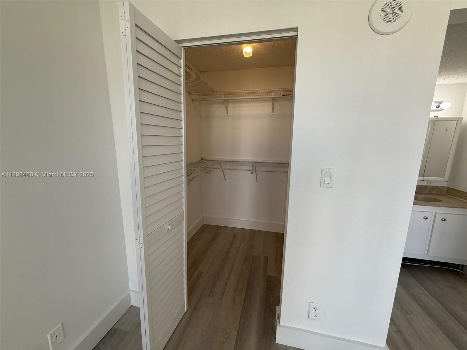 PLAZA OF AMERICAS CONDO P - Residential Lease