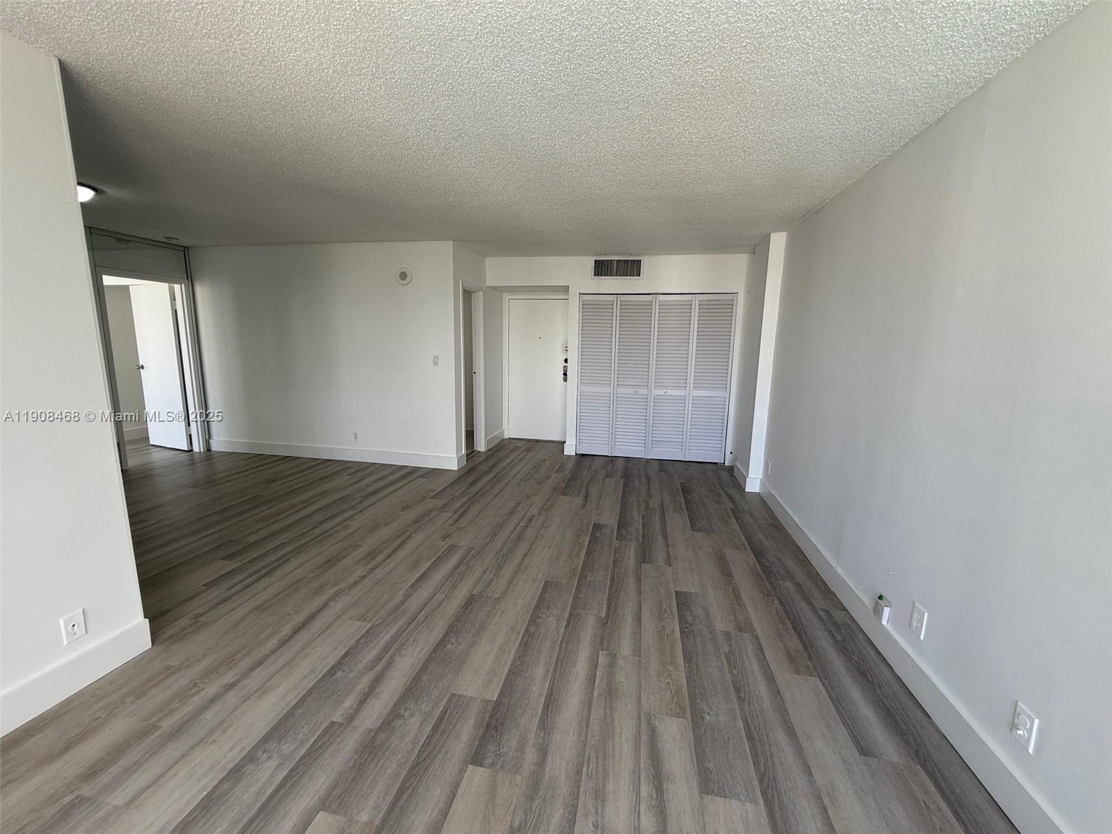 PLAZA OF AMERICAS CONDO P - Residential Lease