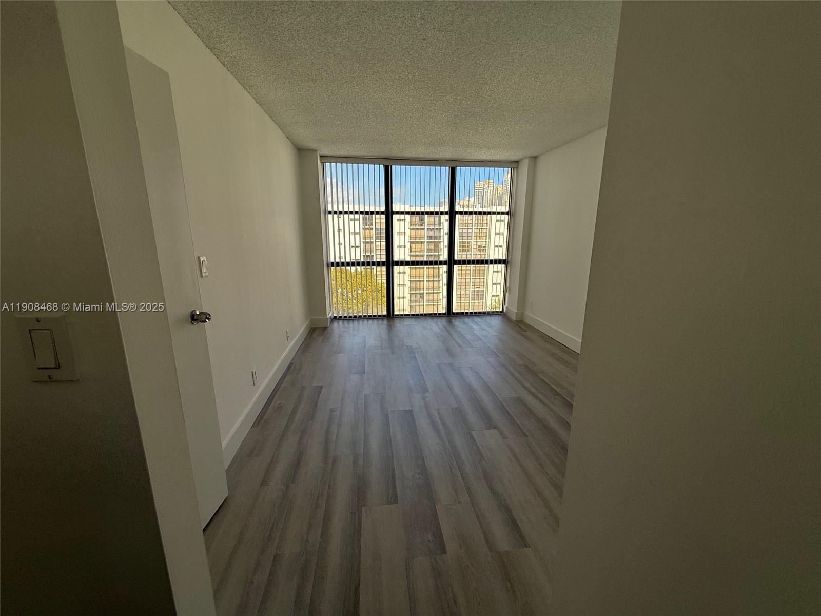 PLAZA OF AMERICAS CONDO P - Residential Lease