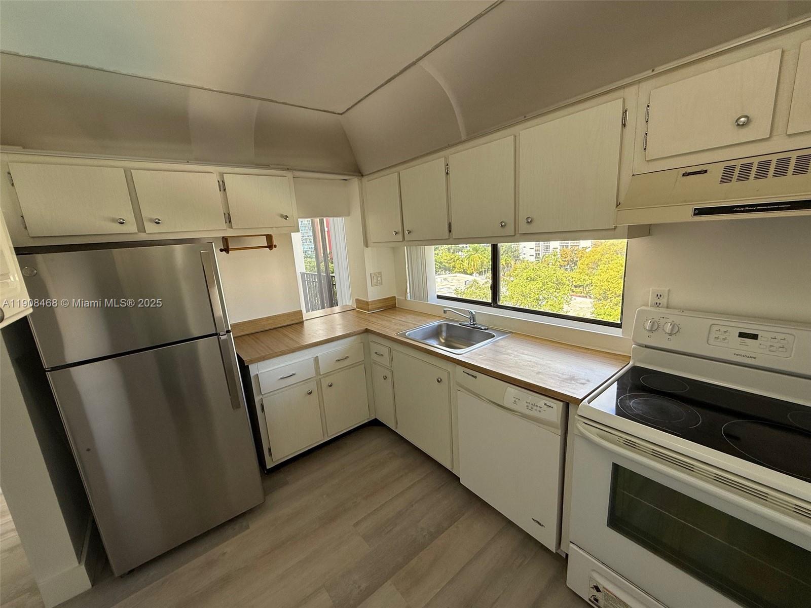 PLAZA OF AMERICAS CONDO P - Residential Lease