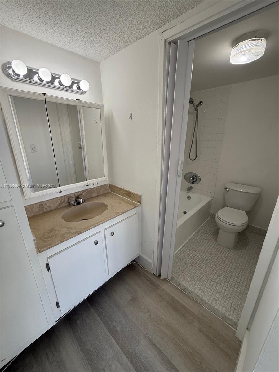 PLAZA OF AMERICAS CONDO P - Residential Lease