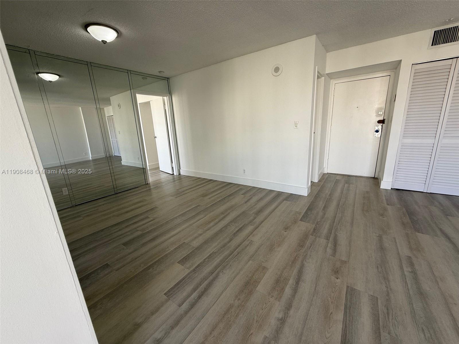 PLAZA OF AMERICAS CONDO P - Residential Lease