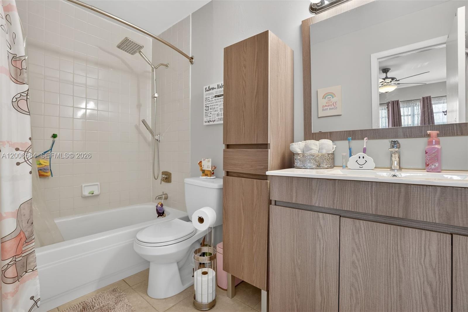 CENTRE COURT CONDO - Residential