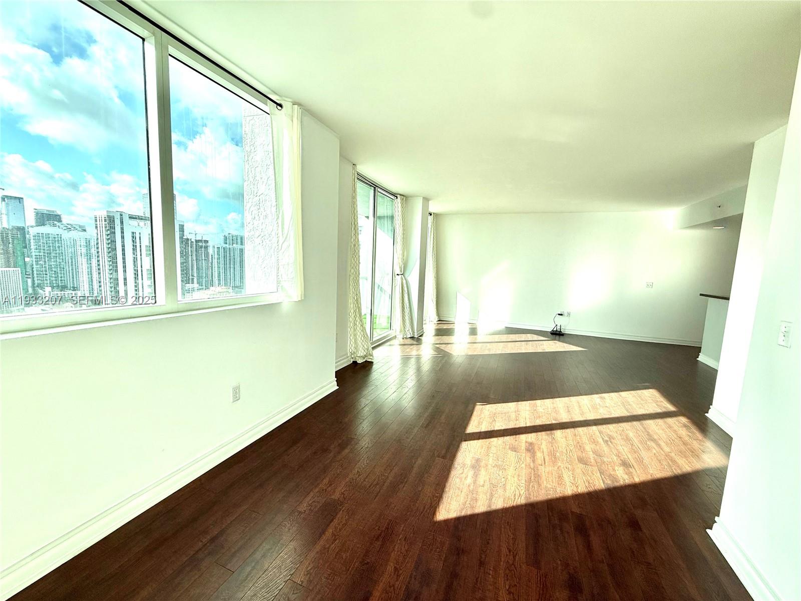 253 NE 2nd St. 2.2+ LRG DEN 3309