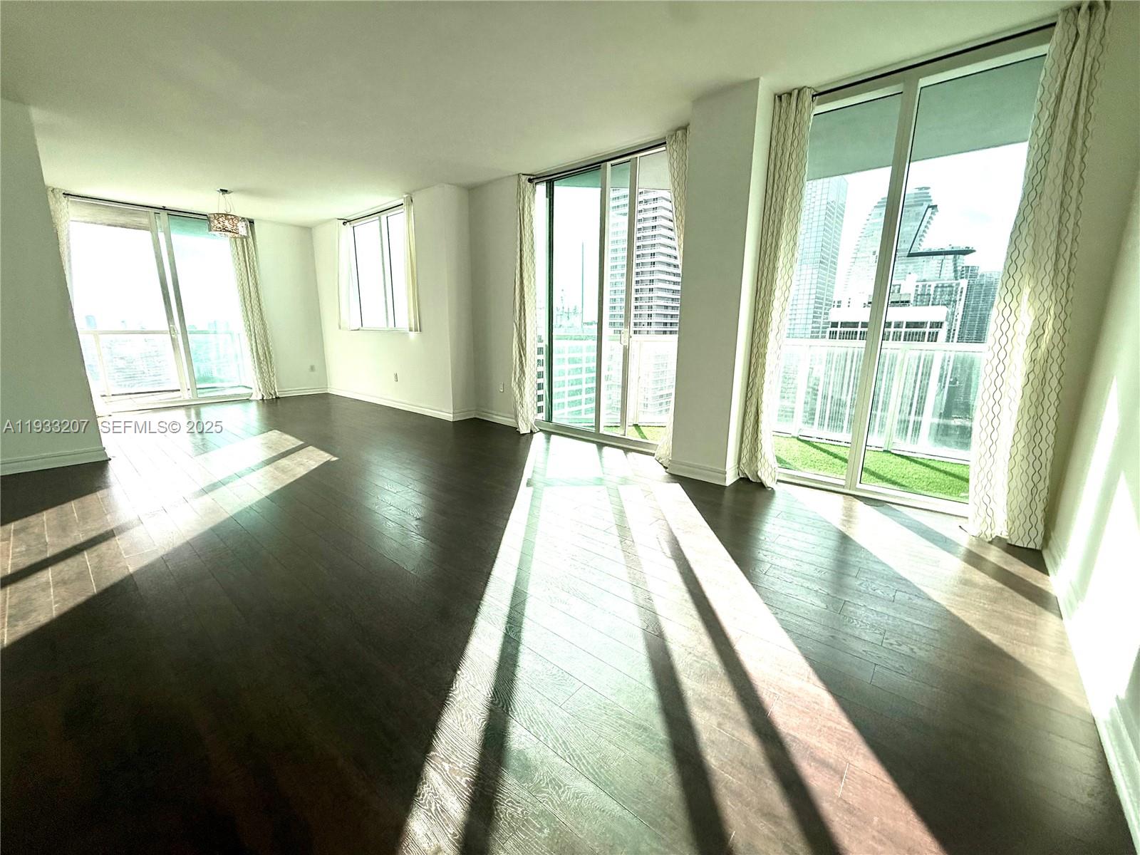 253 NE 2nd St. 2.2+ LRG DEN 3309