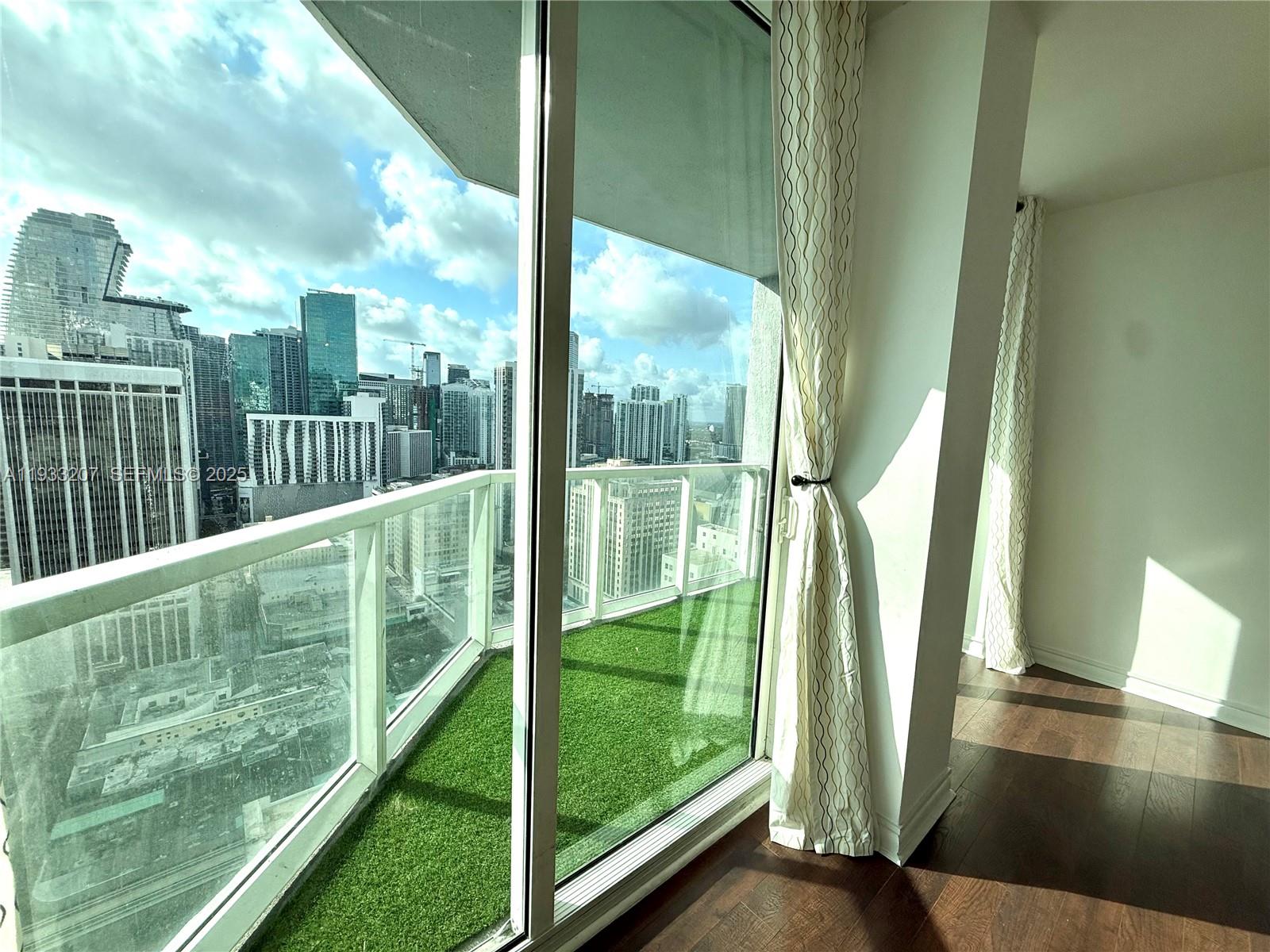 253 NE 2nd St. 2.2+ LRG DEN 3309