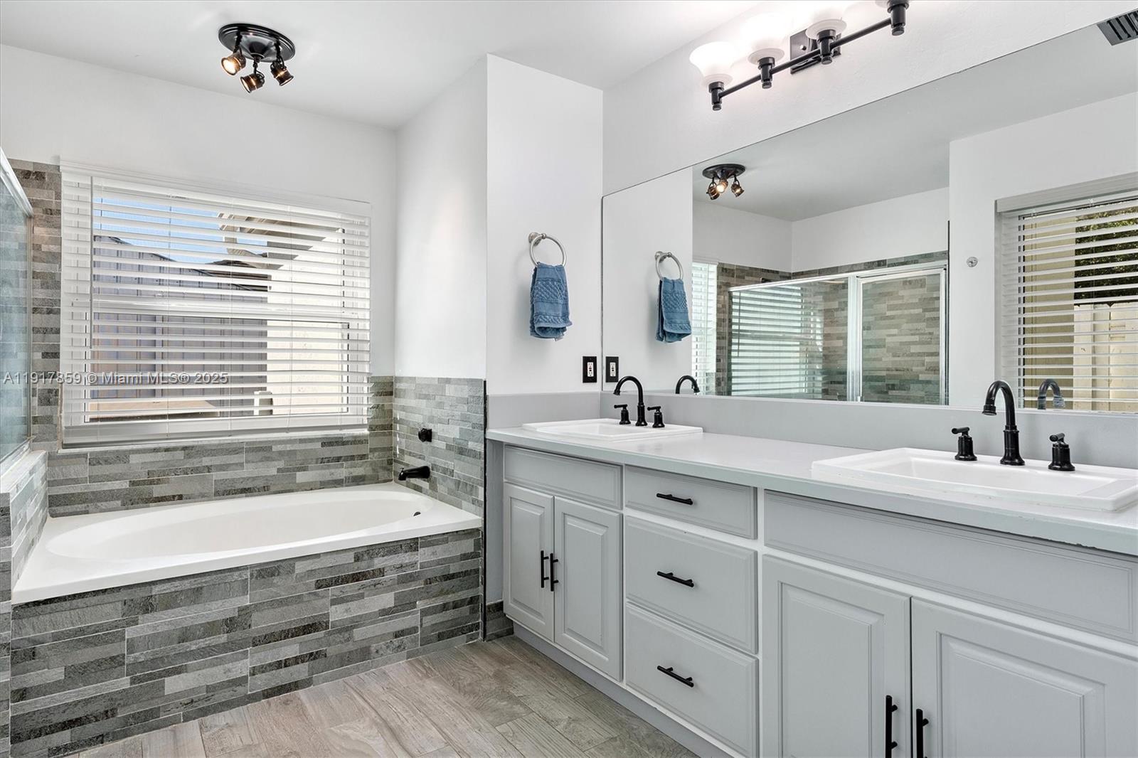 LANDINGS - Residential