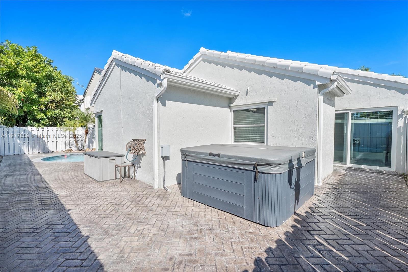 LANDINGS - Residential