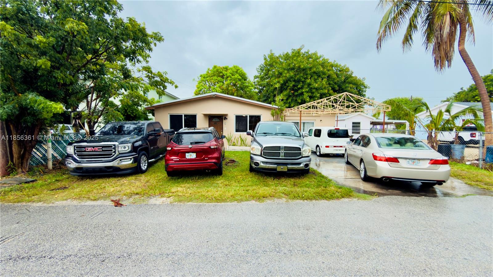Exceptional Key Largo Living – Your Dream Home Awaits! Nestled in the heart of the Florida Keys, this charming single-family home delivers the perfect blend of comfort, convenience, and a vibrant outdoor lifestyle. Located just 20 minutes from Dade County, this property offers an unmatched gateway to island living. Positioned off the Overseas Highway at Mile Marker 100.5, the home boasts proximity to Key Largo’s winding creeks and stunning state parks. Plus, it’s just minutes from the renowned John Pennekamp Coral Reef State Park, a haven for water enthusiasts. Whether you enjoy fishing, snorkeling, scuba diving, or boating, this extraordinary location ensures you’re always close to breathtaking adventures. Don’t wait—this Key Largo gem won’t stay on the market long.