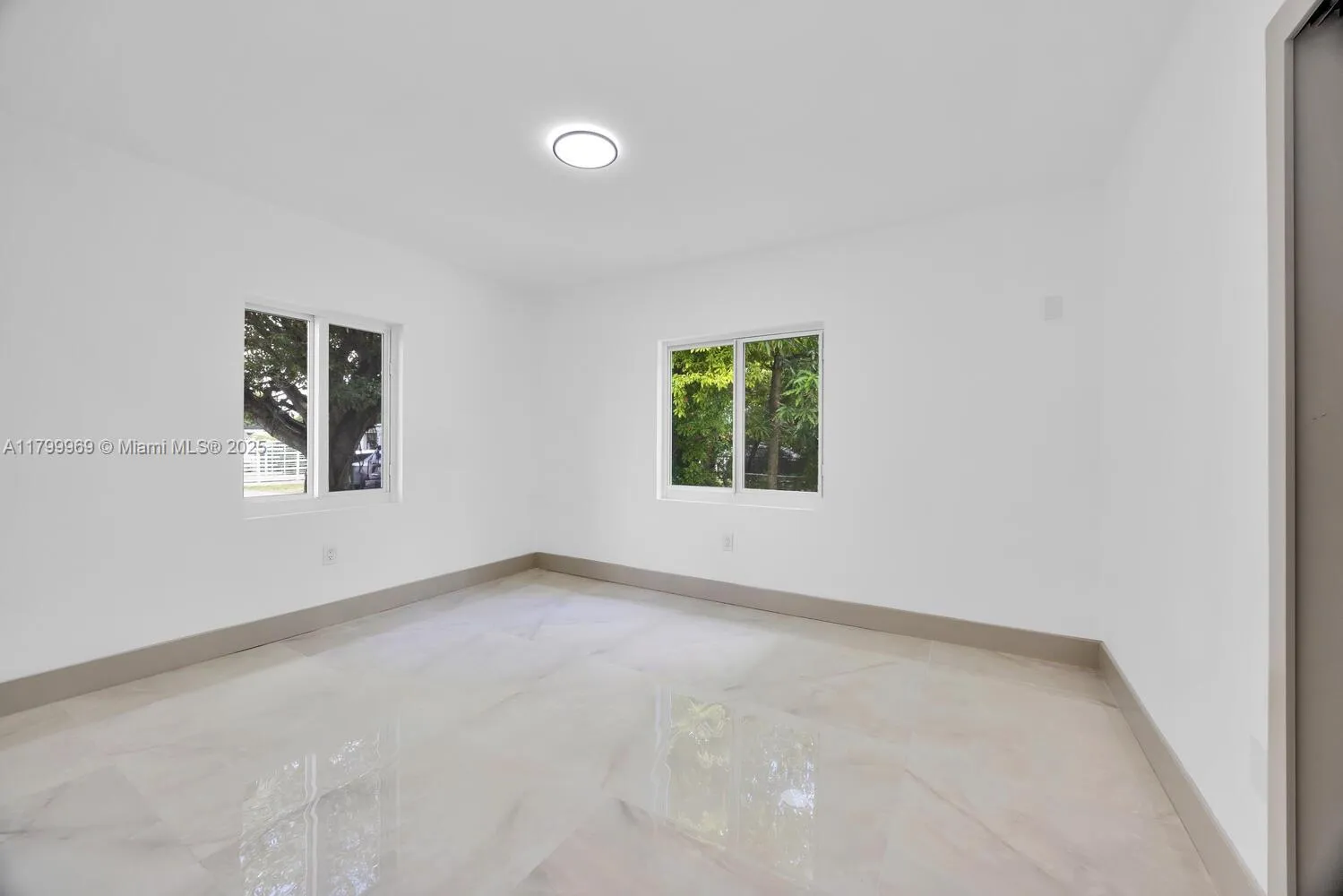 Miami, Florida 33134, United States, 4 Bedrooms Bedrooms, ,2 BathroomsBathrooms,Residential,Active,128660