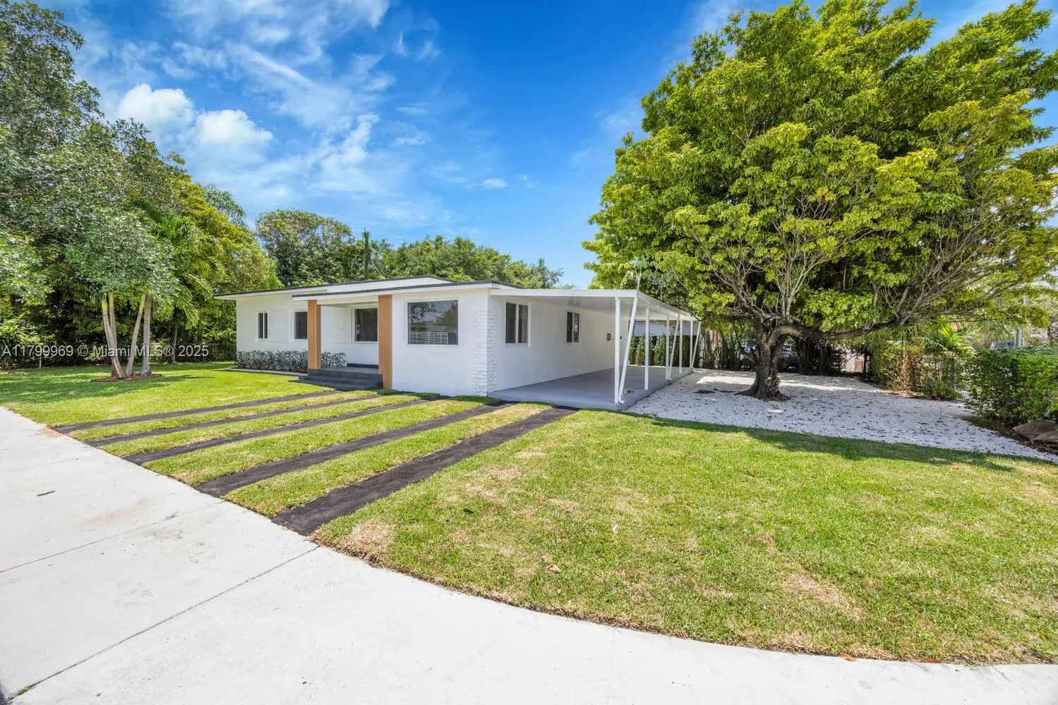 Miami, Florida 33134, United States, 4 Bedrooms Bedrooms, ,2 BathroomsBathrooms,Residential,Active,128660