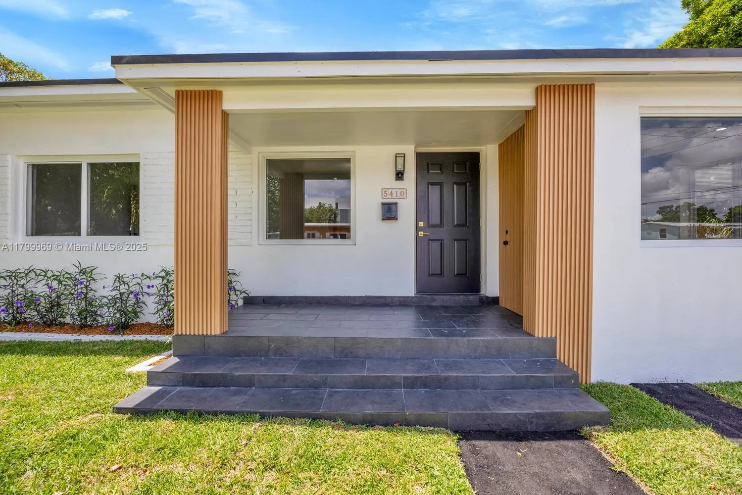 Miami, Florida 33134, United States, 4 Bedrooms Bedrooms, ,2 BathroomsBathrooms,Residential,Active,128660