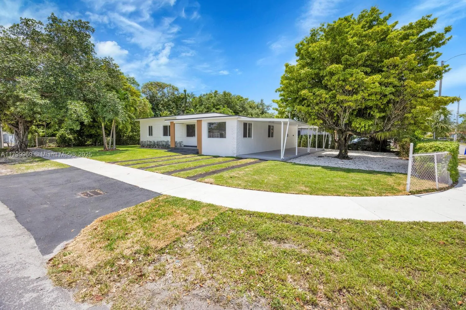 Miami, Florida 33134, United States, 4 Bedrooms Bedrooms, ,2 BathroomsBathrooms,Residential,Active,128660