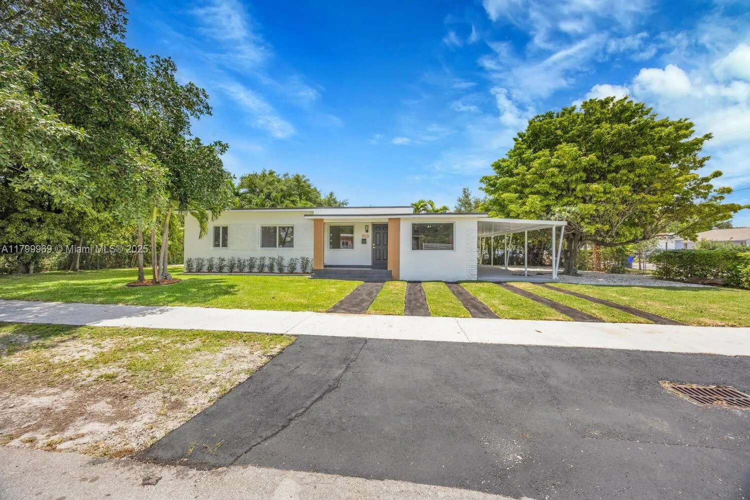 Miami, Florida 33134, United States, 4 Bedrooms Bedrooms, ,2 BathroomsBathrooms,Residential,Active,128660