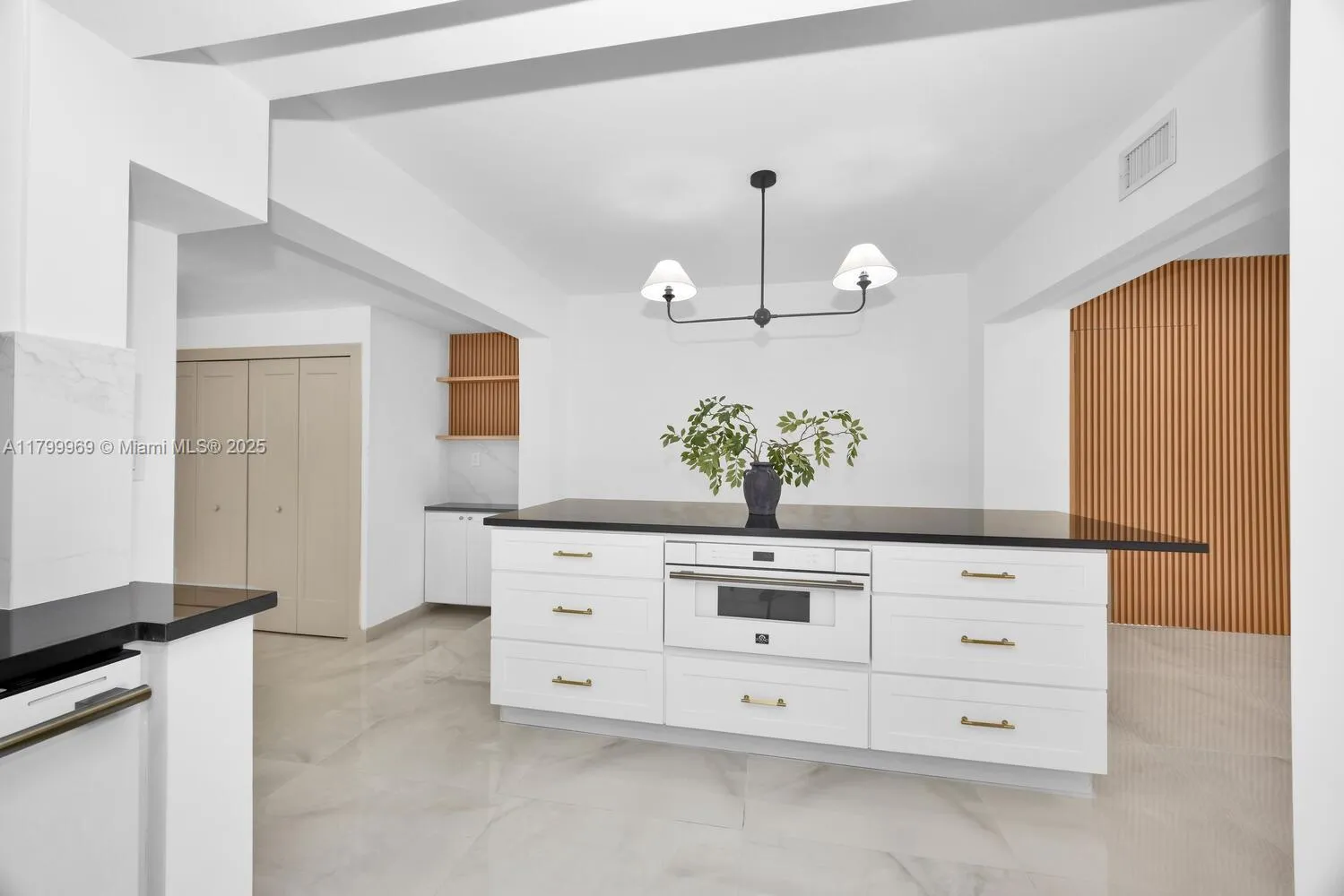 Miami, Florida 33134, United States, 4 Bedrooms Bedrooms, ,2 BathroomsBathrooms,Residential,Active,128660