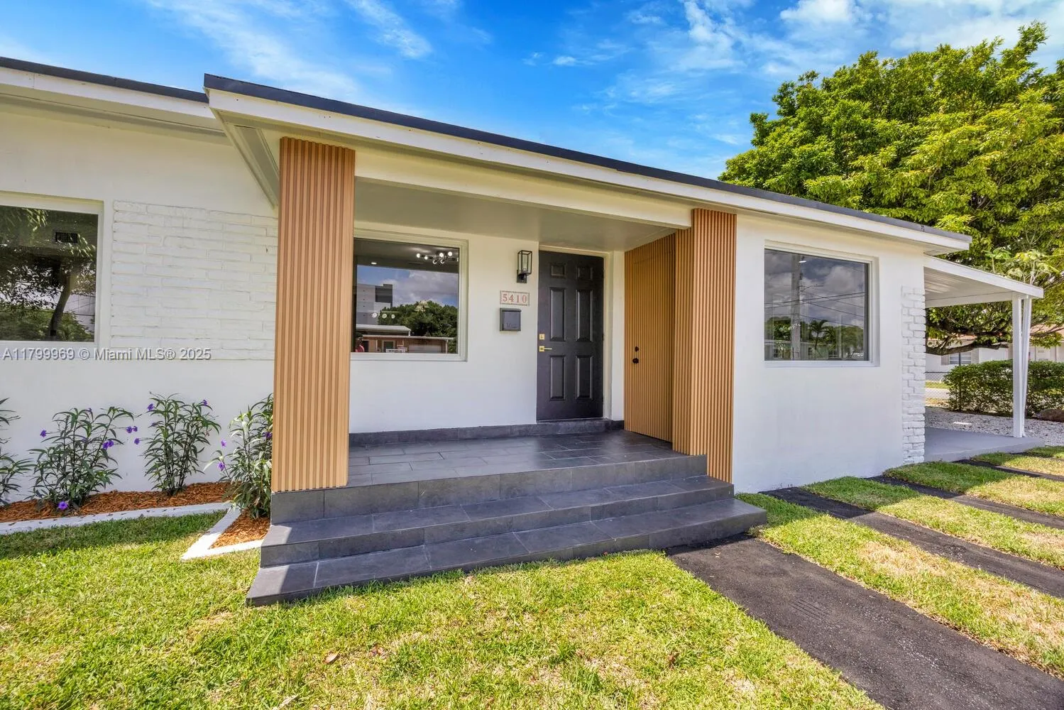 Miami, Florida 33134, United States, 4 Bedrooms Bedrooms, ,2 BathroomsBathrooms,Residential,Active,128660