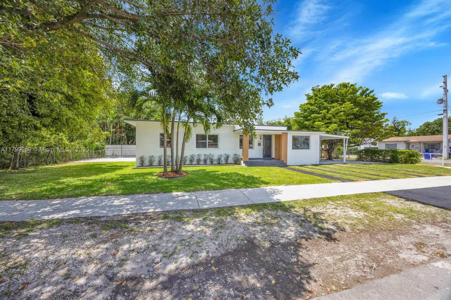 Miami, Florida 33134, United States, 4 Bedrooms Bedrooms, ,2 BathroomsBathrooms,Residential,Active,128660