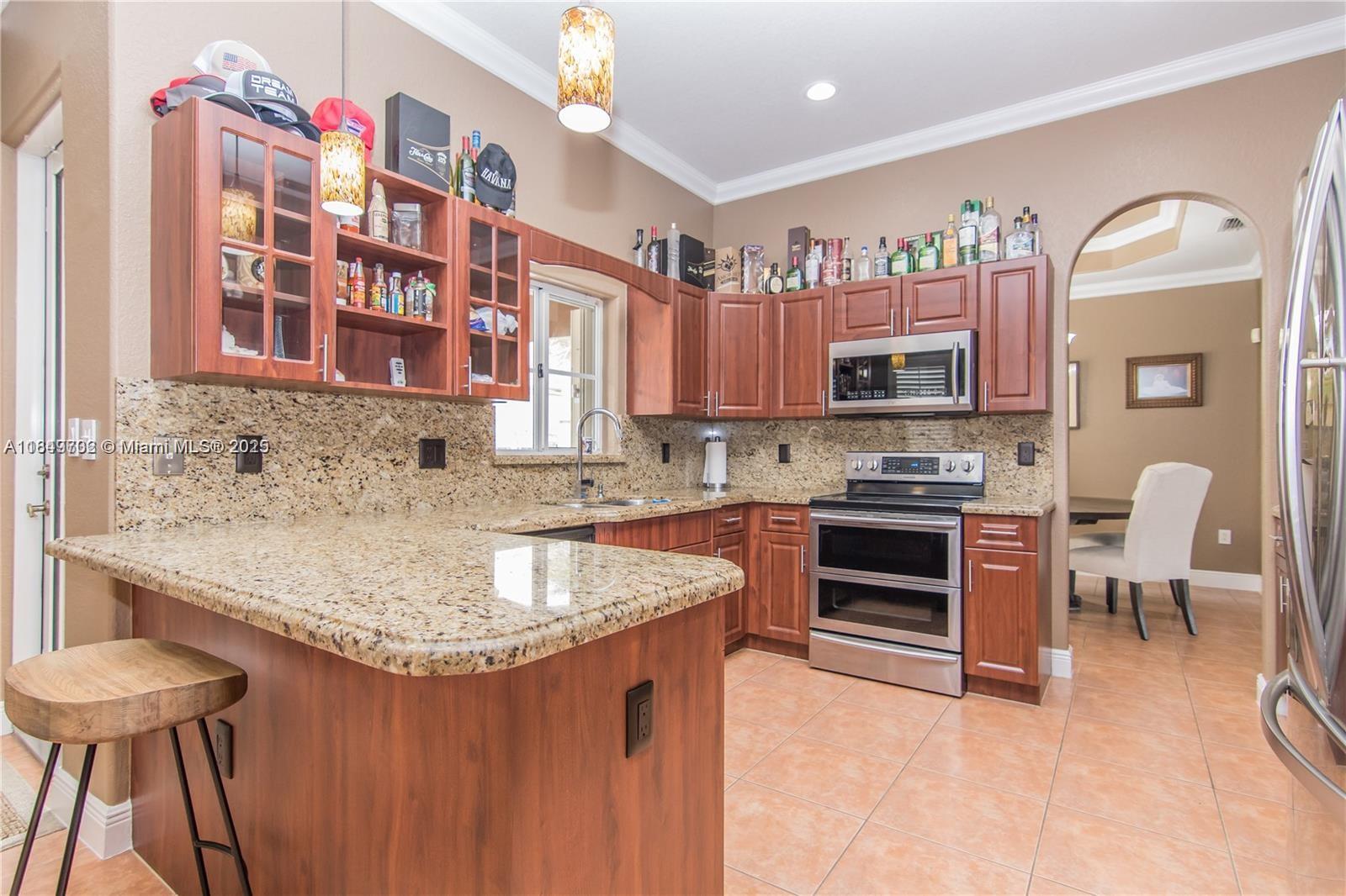 17616 NW 91st Ct, Hialeah, FL, 33018/$850,000 3 17616 NW 91st Ct
