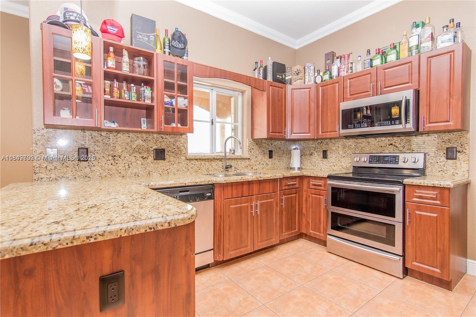 17616 NW 91st Ct, Hialeah, FL, 33018/$850,000 4 17616 NW 91st Ct