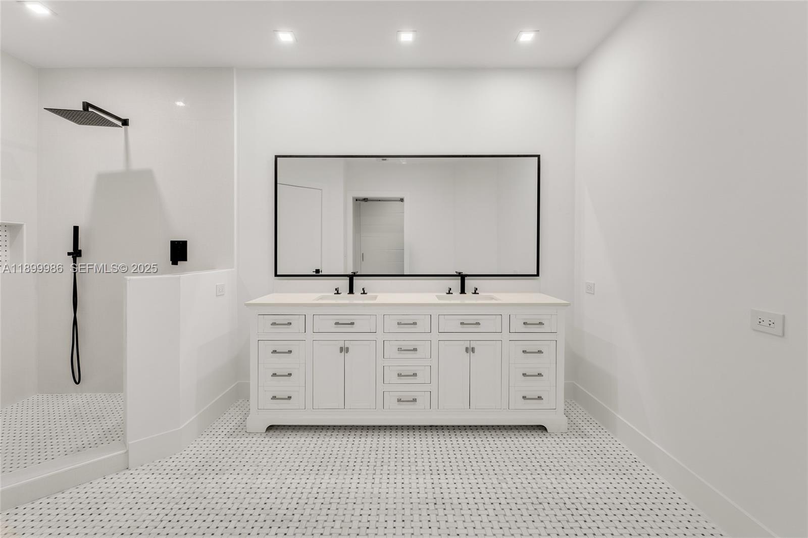 BRICKELL KEY - Residential