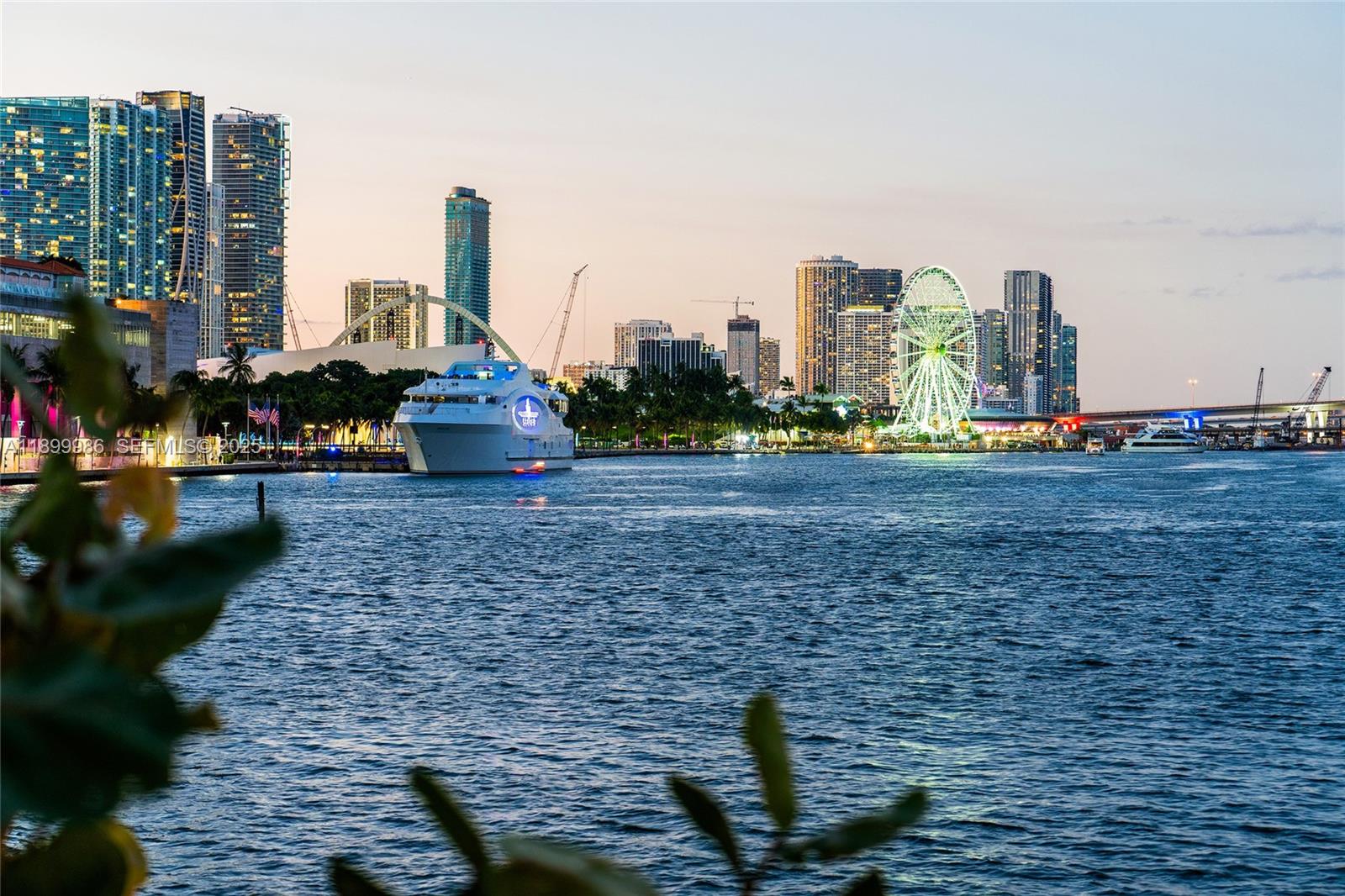 BRICKELL KEY - Residential