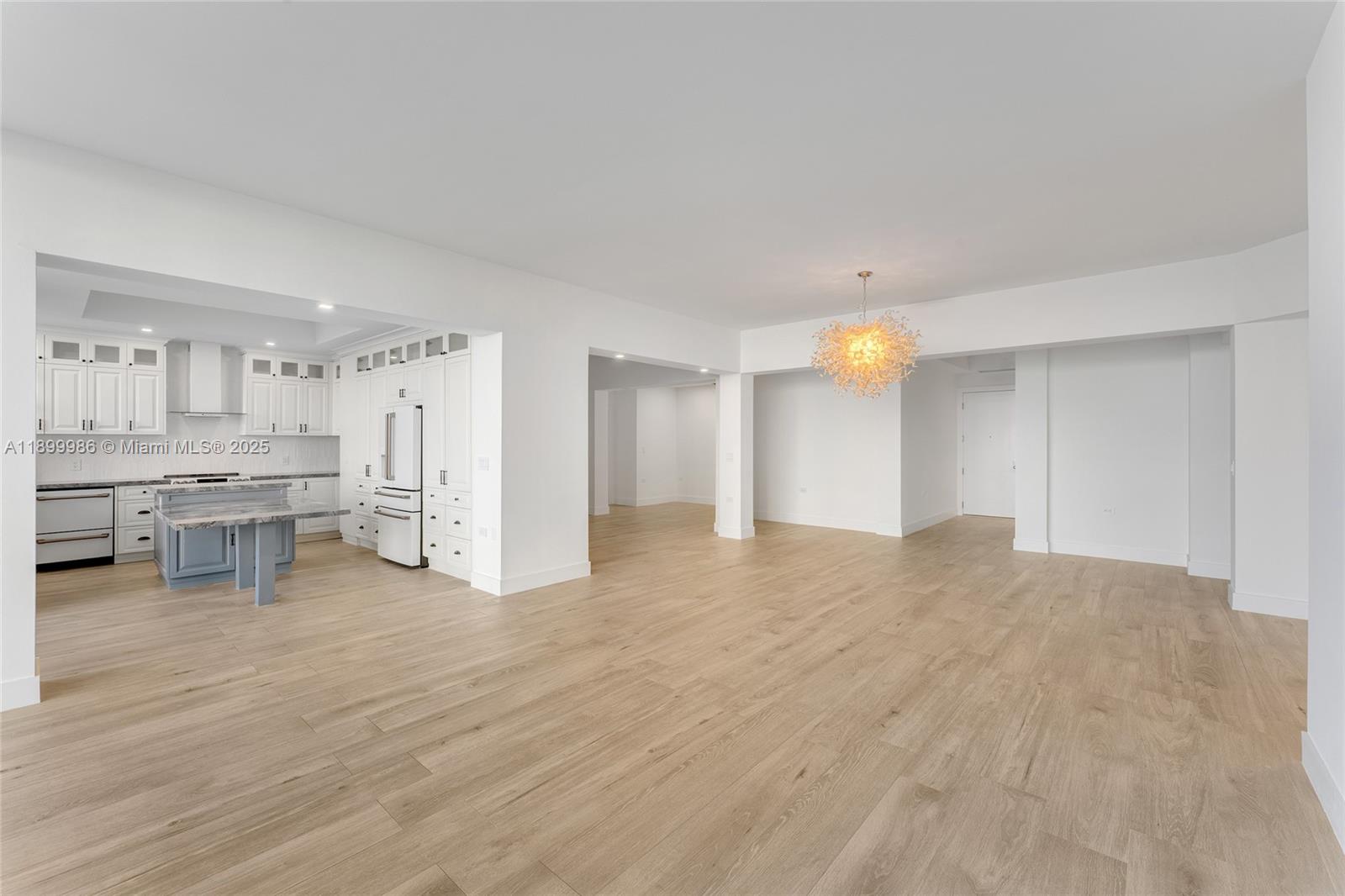 848 Brickell Key Dr 204, Miami, FL, 33131/$3,550,000 3 848 Brickell Key Dr 204