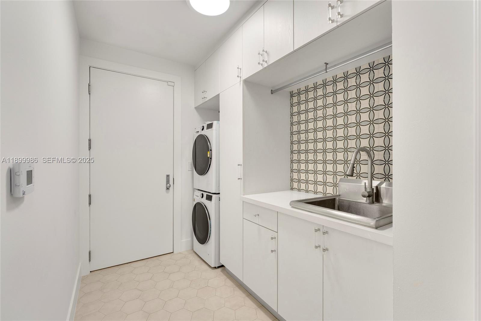 BRICKELL KEY - Residential