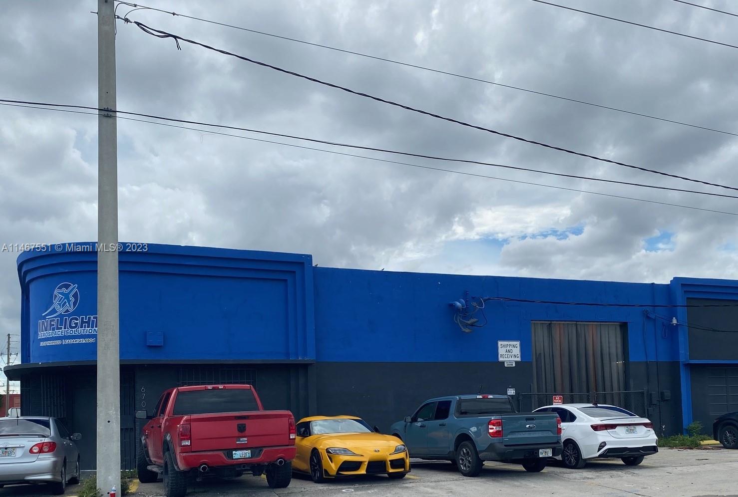 This great Warehouse 100% A/C is an opportunity that will be available starting in December. Strategically located in one of the best industrial areas of Hialeah, just 15 minutes from Miami International Airport.
Total Area 7,750 square feet, including approximately 1,450 square feet office and bathrooms. 16 foot ceiling height. 2 Phases of power - 400 Amps. With two 10 x 12 doors at street level. Comfortable offices in a professional environment.