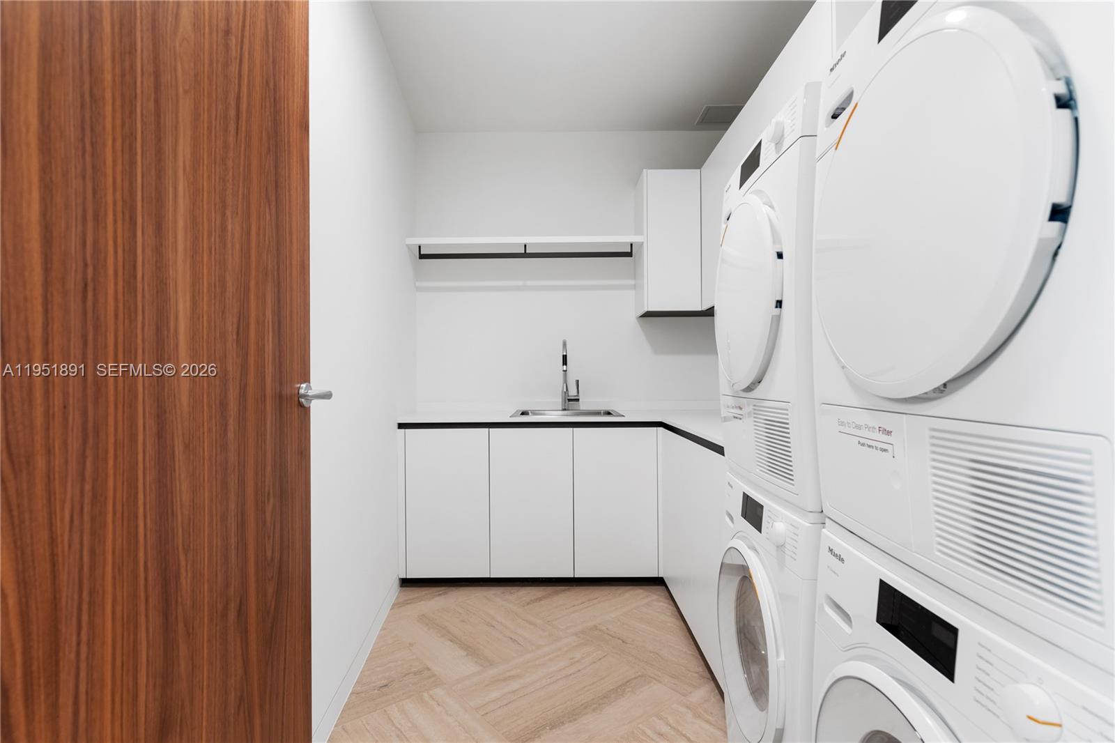 Vita Grove Isle - Residential