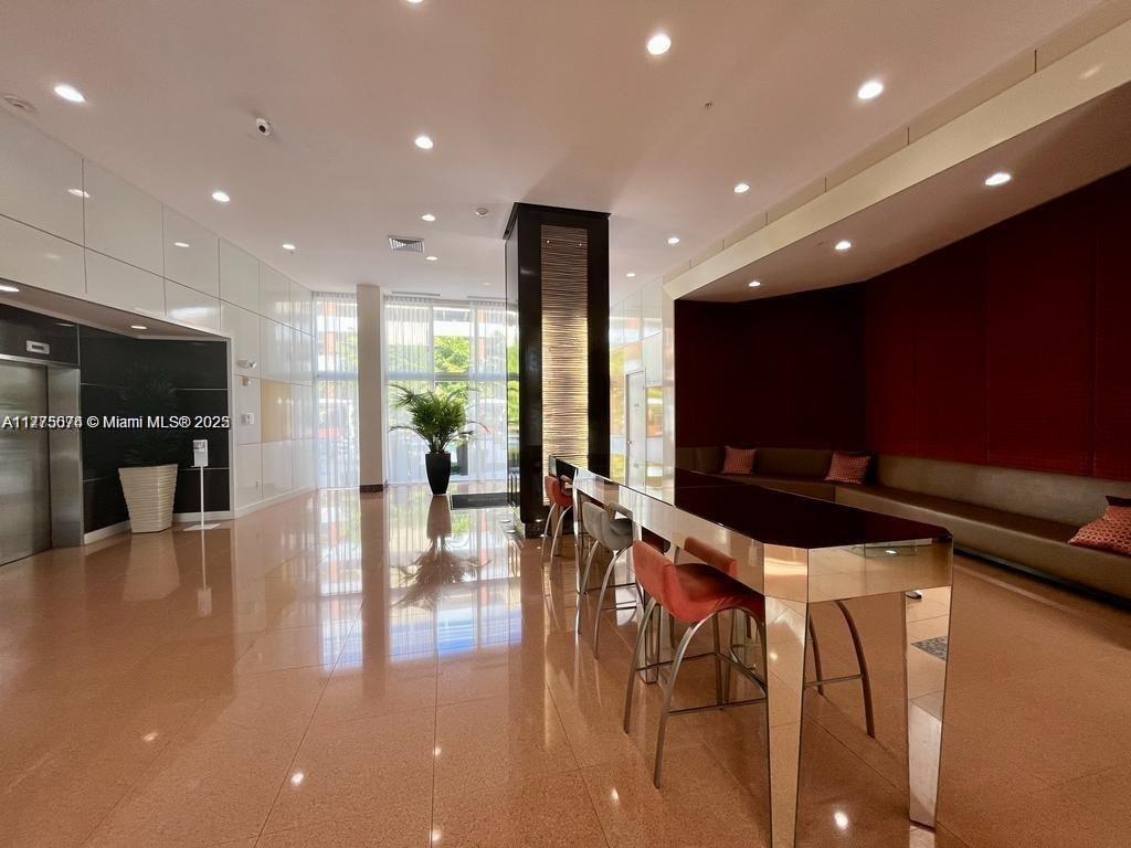 VENTURE AT AVENTURA WEST - Residential