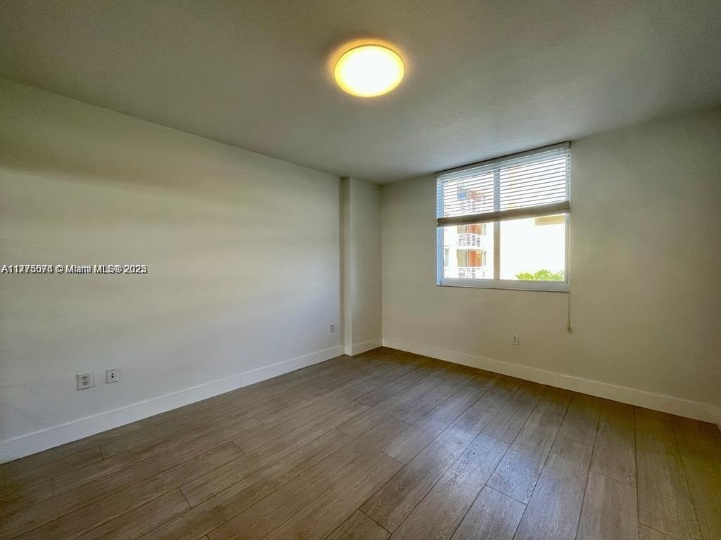 VENTURE AT AVENTURA WEST - Residential