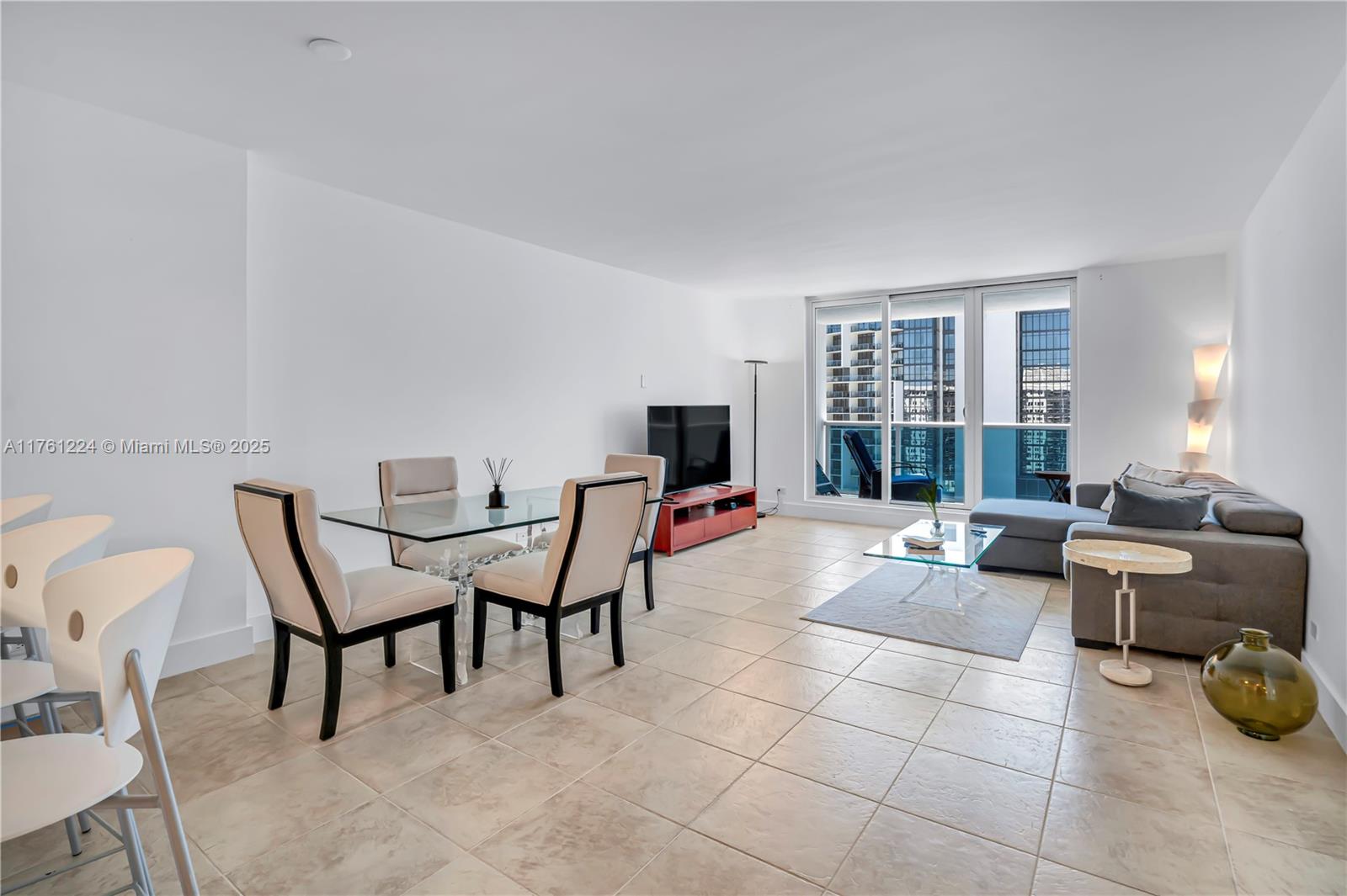2301 Collins Ave 1501