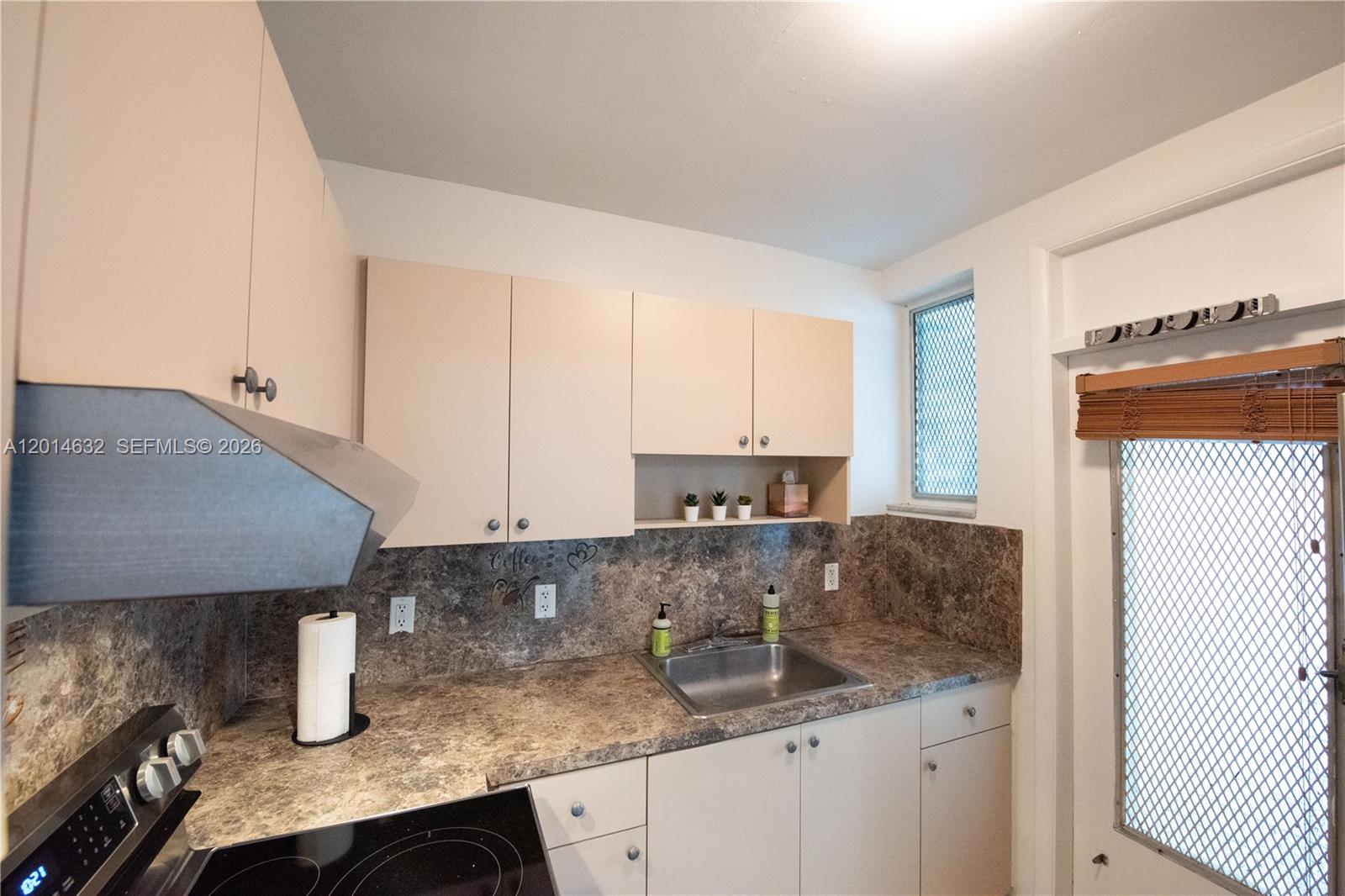 TOWER EAST INCORPORATED C - Residential Lease