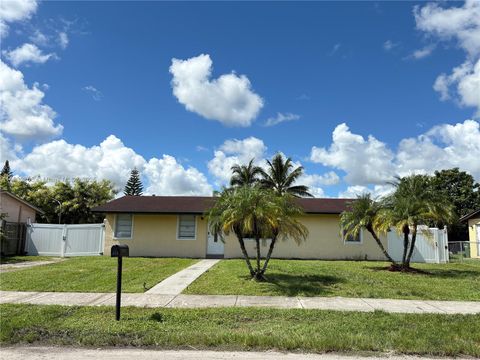 Photo of 548 SW 16th Ter, Homestead, FL 33030 (MLS # A11882705)
