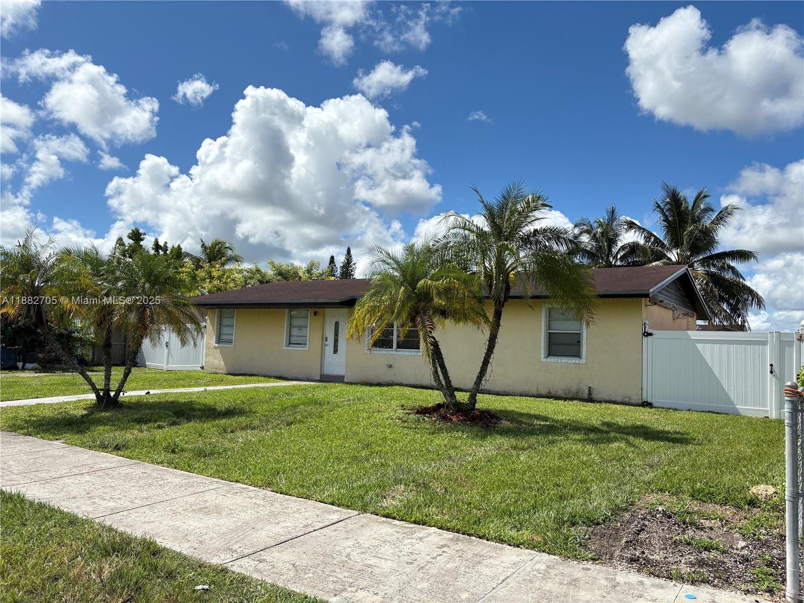 AVOCADO VILLAS - Residential