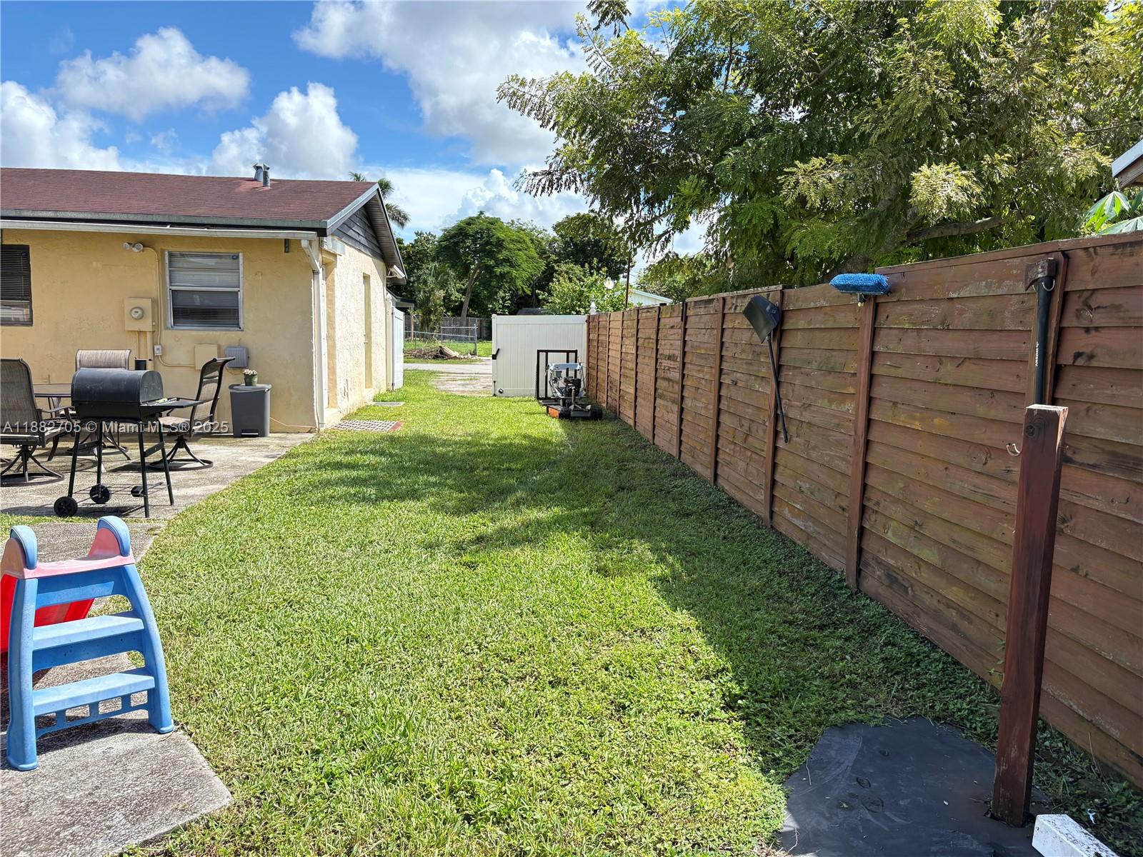 AVOCADO VILLAS - Residential