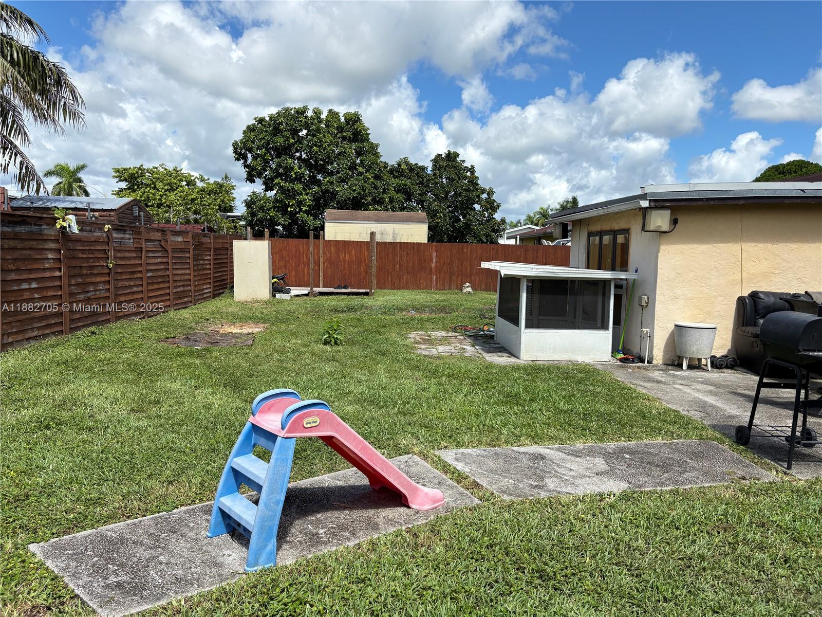 AVOCADO VILLAS - Residential