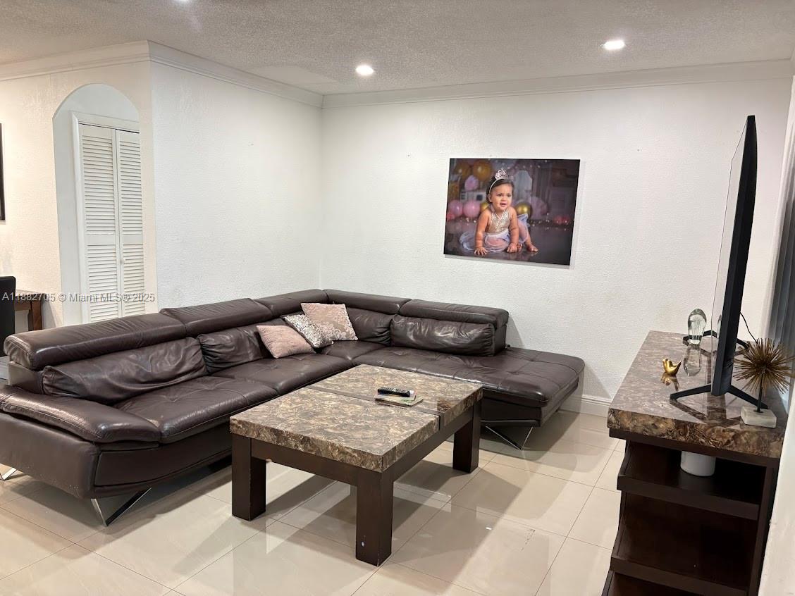 AVOCADO VILLAS - Residential