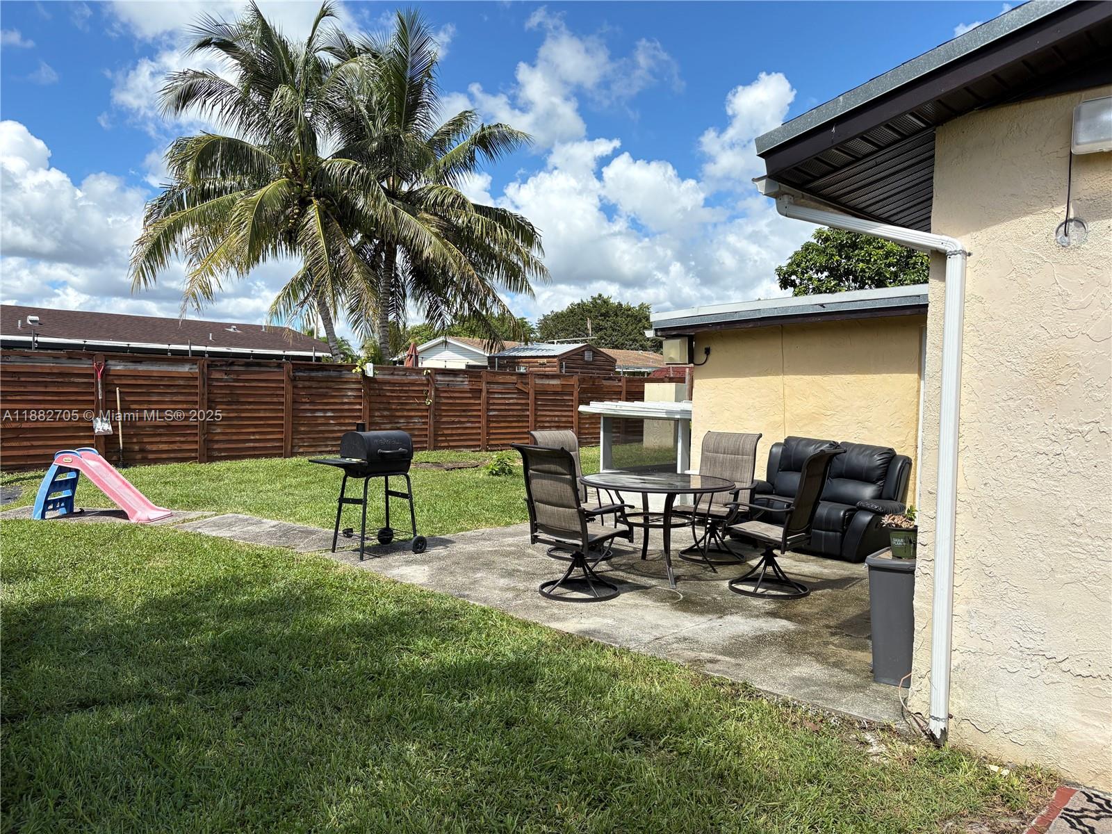 AVOCADO VILLAS - Residential