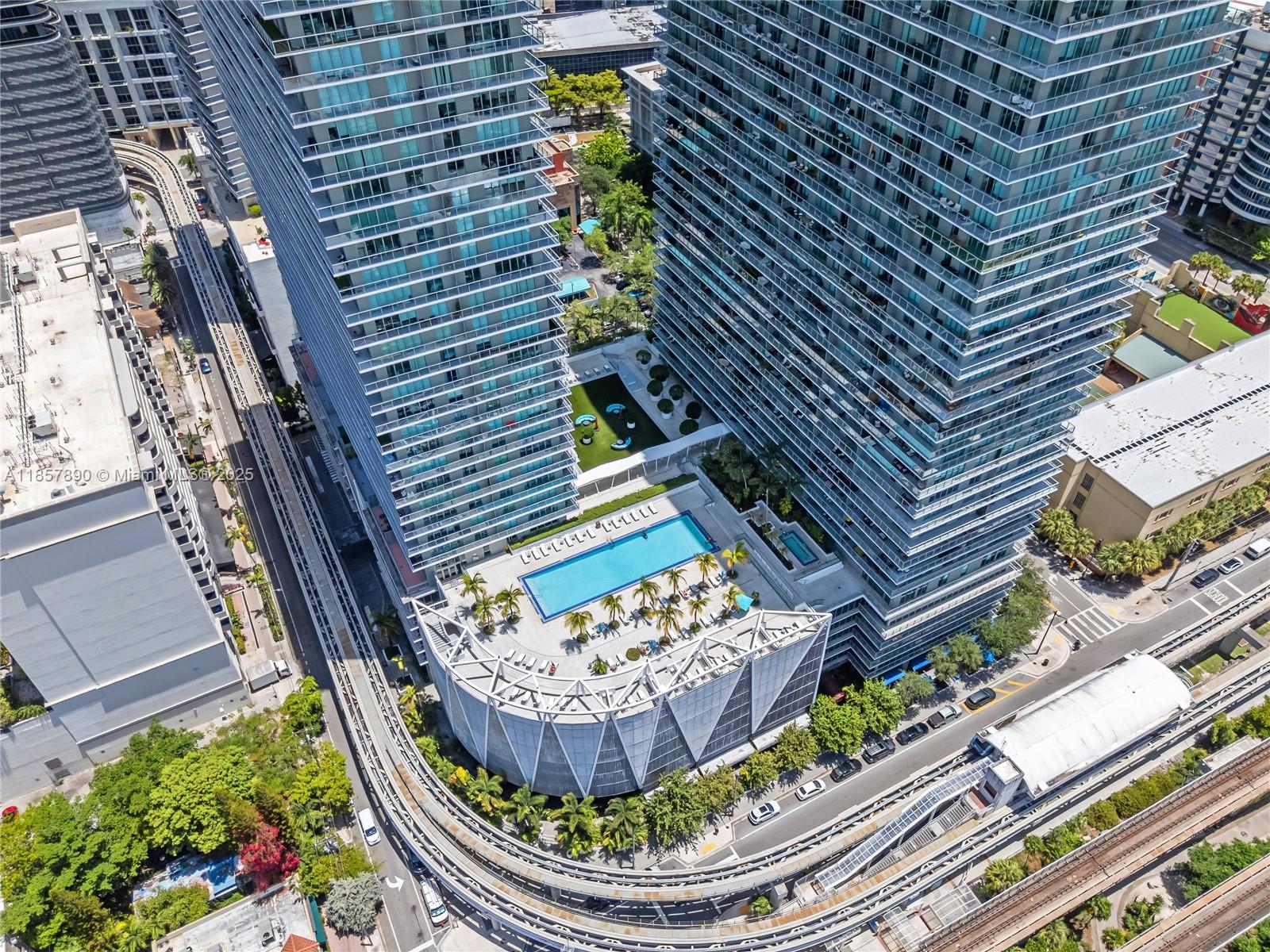 THE AXIS ON BRICKELL II C - Residential