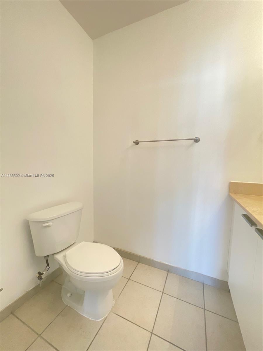 HOLLYWOOD STATION RES CON - Residential