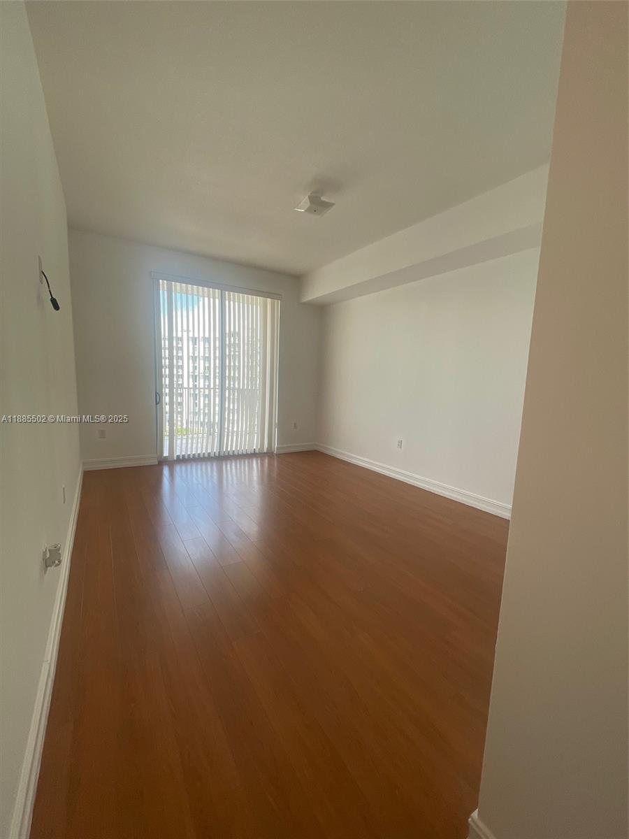 HOLLYWOOD STATION RES CON - Residential