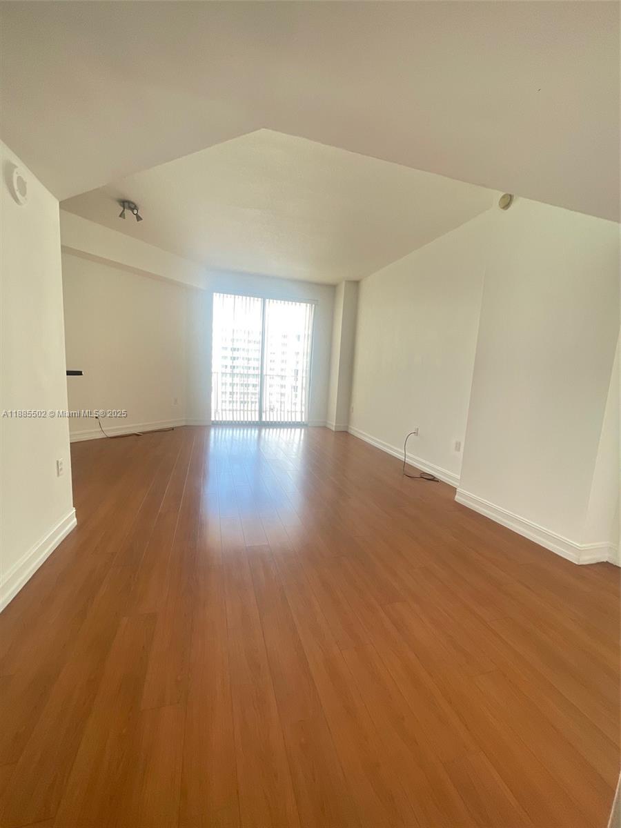 HOLLYWOOD STATION RES CON - Residential