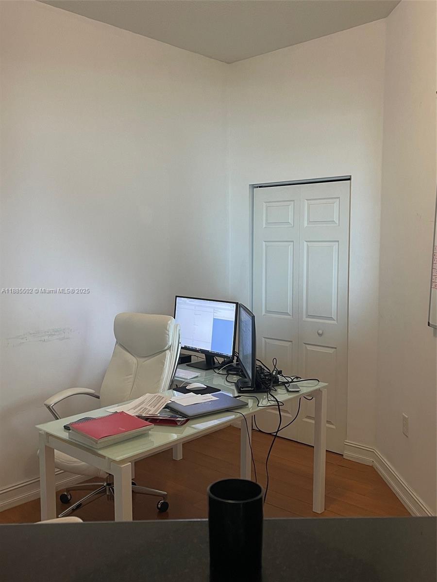 HOLLYWOOD STATION RES CON - Residential