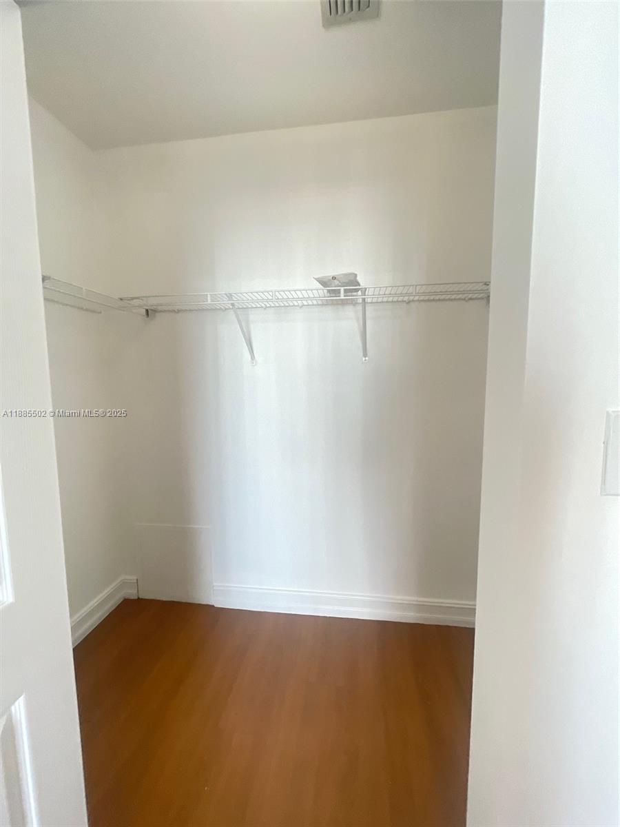 HOLLYWOOD STATION RES CON - Residential